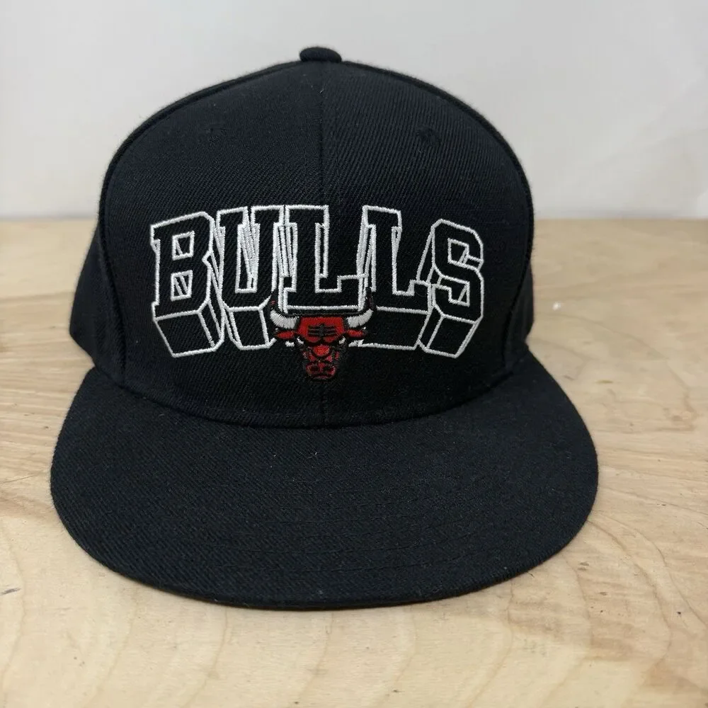 NBA Chicago Bulls Black Red Spellout Adidas Snapback Cap Hat Retro Vtg